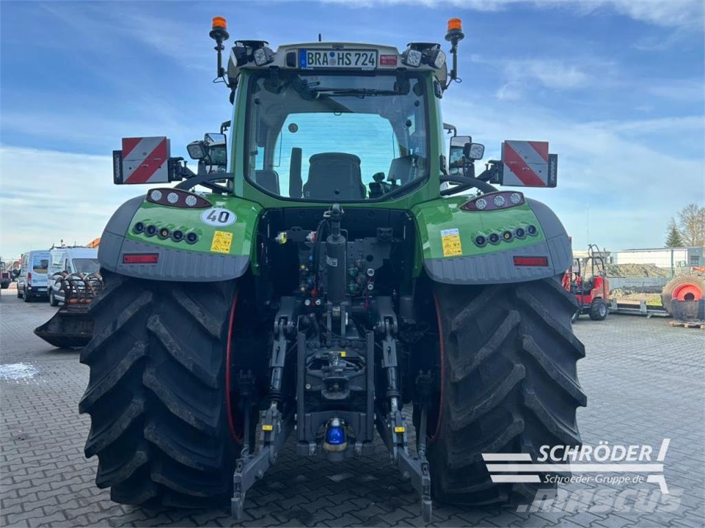 Fendt 724 VARIO GEN6 PROFI PLUS Трактори