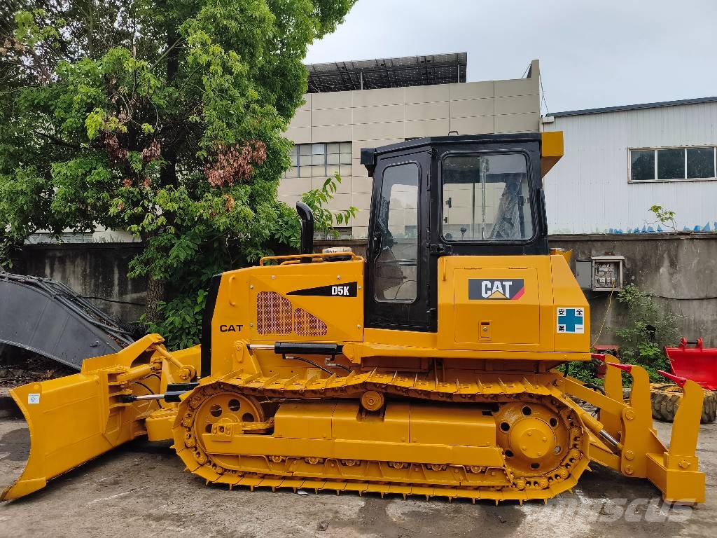 CAT D 5 K Pásové dozéry