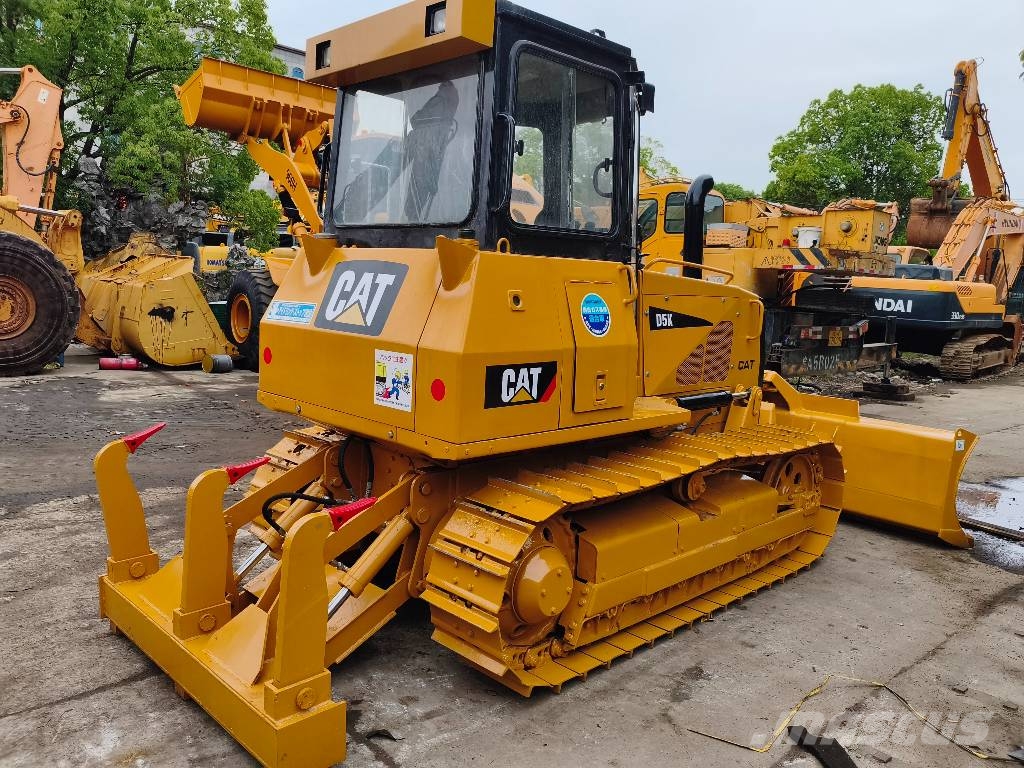 CAT D 5 K Pásové dozéry