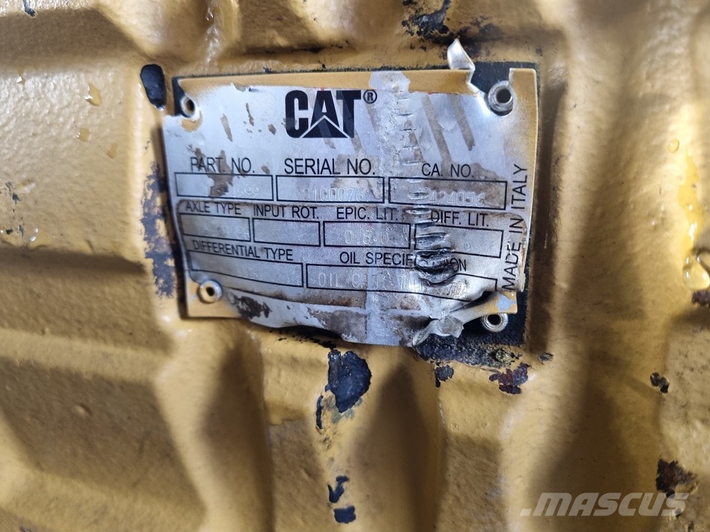 CAT 907 USED AXLES COMPLET محور العجلة