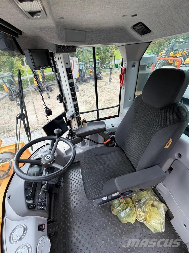 Volvo L150H لوادر بعجل
