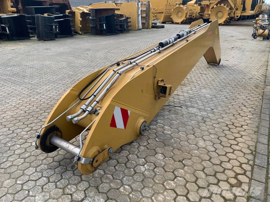 CAT MH 3024 material handler boom and stick Tieflöffel