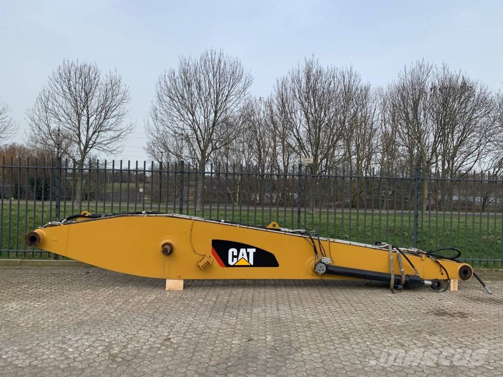 CAT MH 3024 material handler boom and stick Tieflöffel