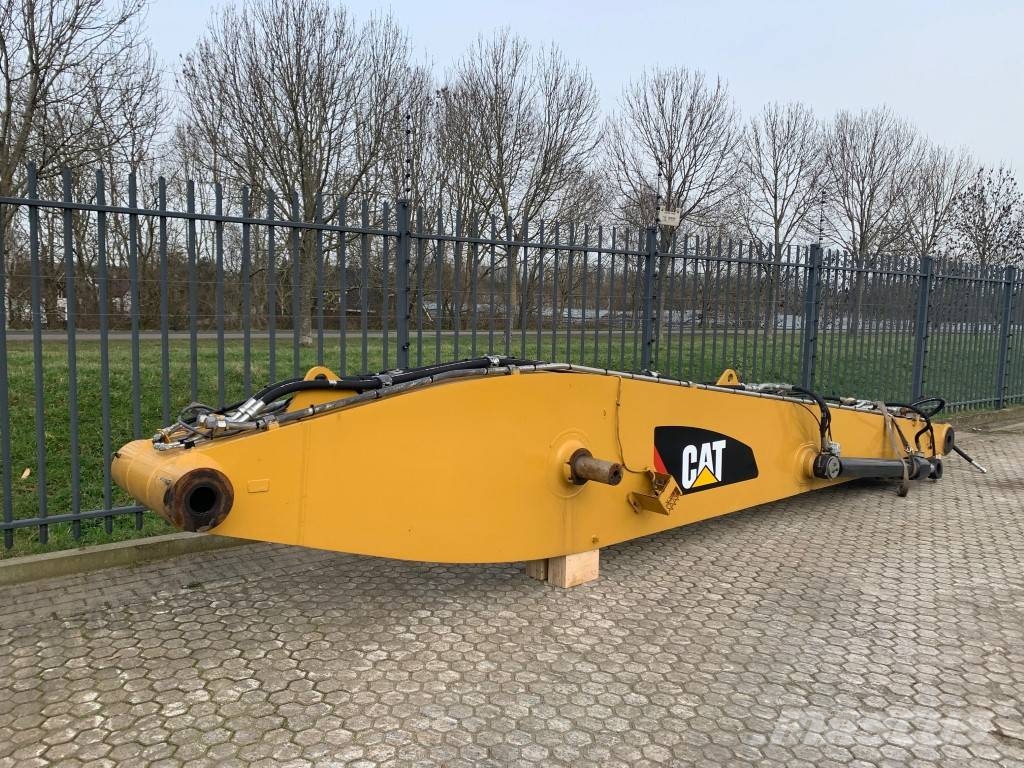CAT MH 3024 material handler boom and stick Tieflöffel