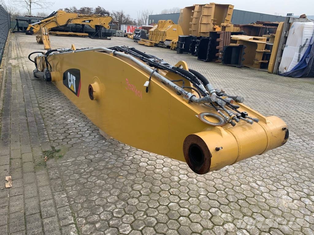 CAT MH 3024 material handler boom and stick Tieflöffel