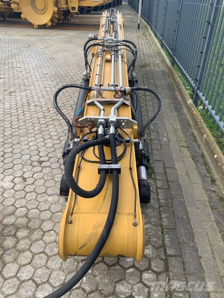 CAT MH 3024 material handler boom and stick Tieflöffel