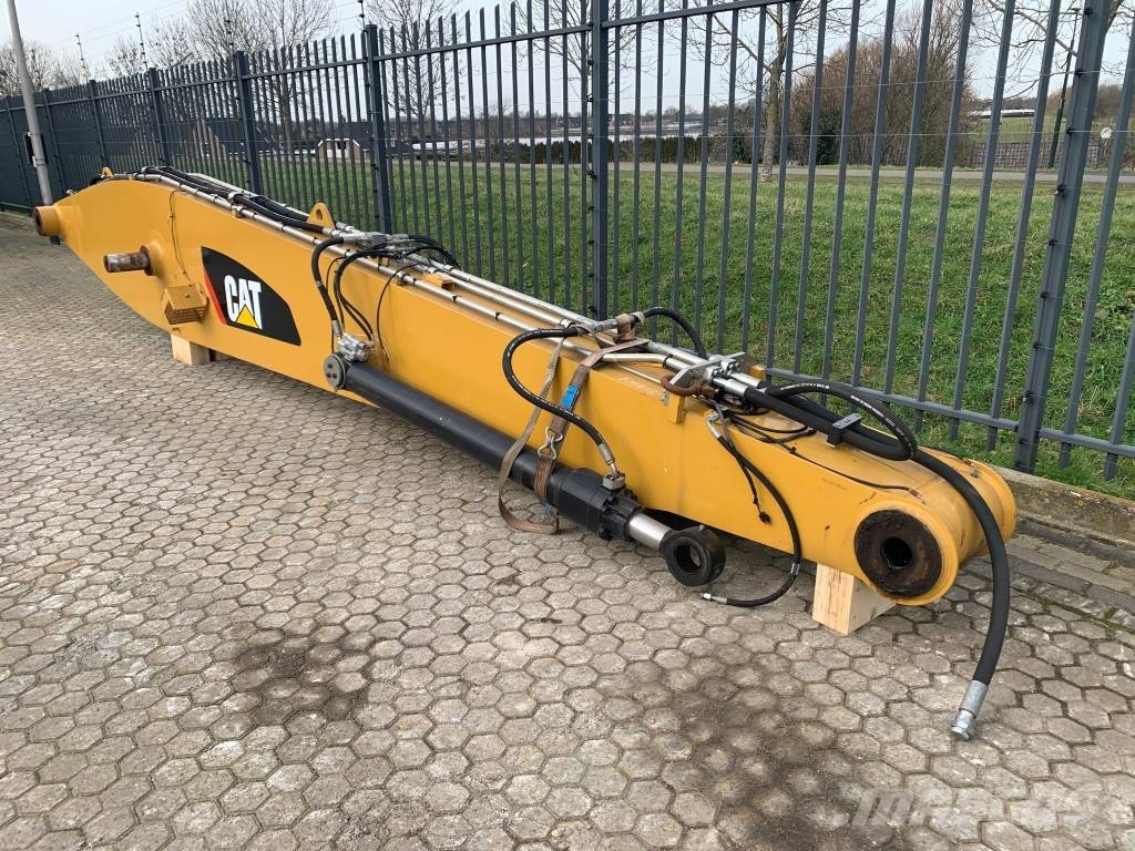CAT MH 3024 material handler boom and stick Tieflöffel