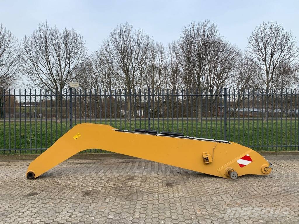 CAT MH 3024 material handler boom and stick Tieflöffel