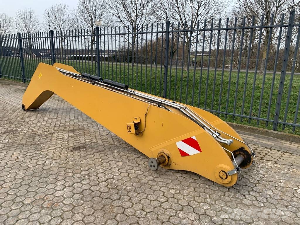 CAT MH 3024 material handler boom and stick Tieflöffel