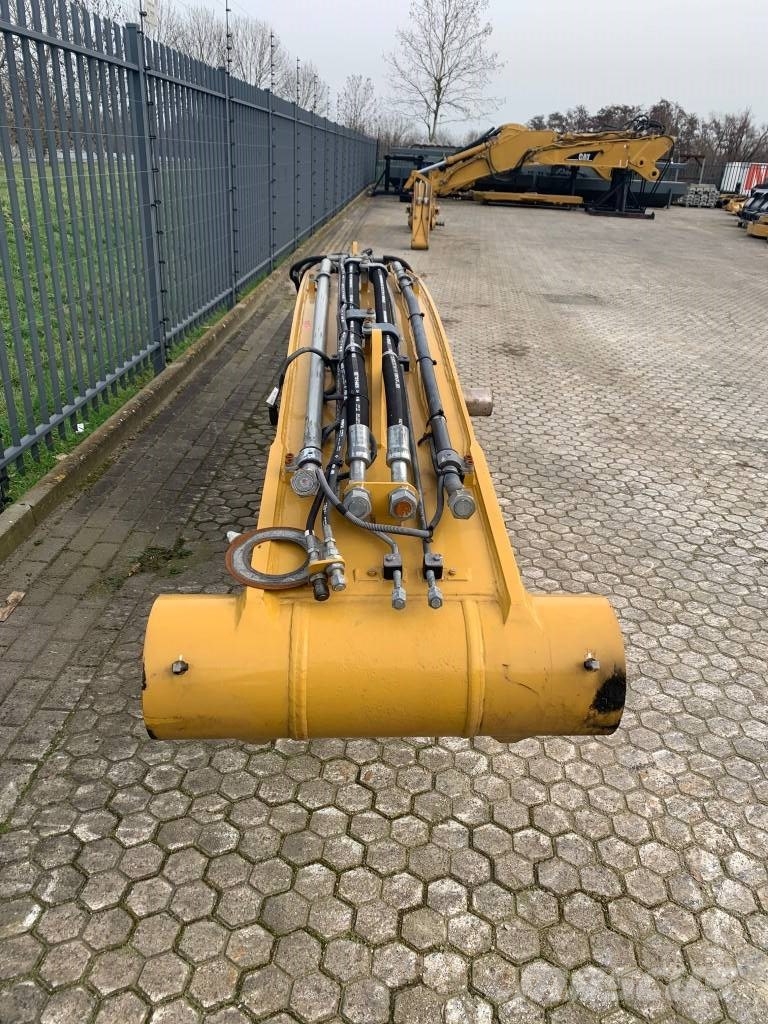 CAT MH 3024 material handler boom and stick Tieflöffel