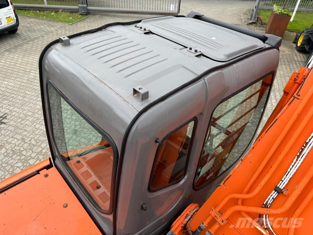Hitachi ZX210 LC-1 . Telakaivukoneet