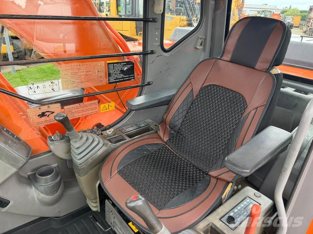 Hitachi ZX210 LC-1 . Telakaivukoneet