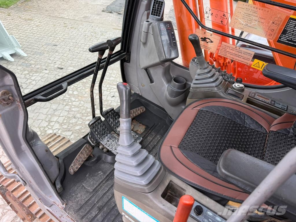 Hitachi ZX210 LC-1 . Telakaivukoneet