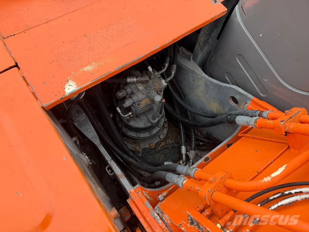 Hitachi ZX210 LC-1 . Telakaivukoneet