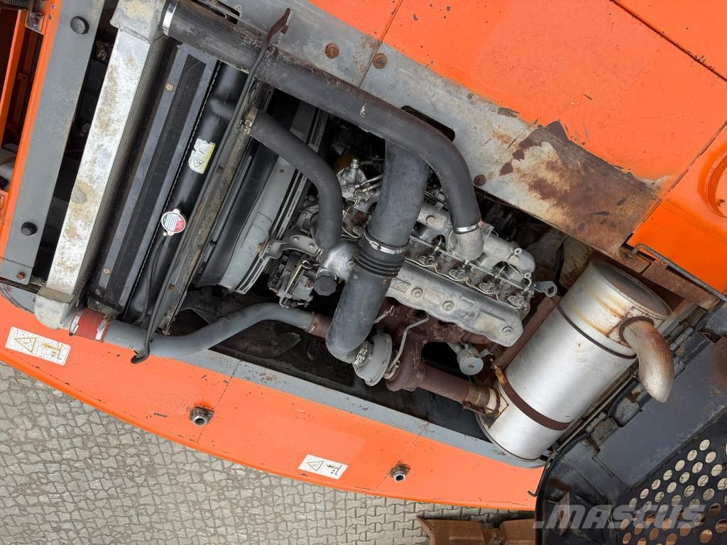 Hitachi ZX210 LC-1 . Telakaivukoneet