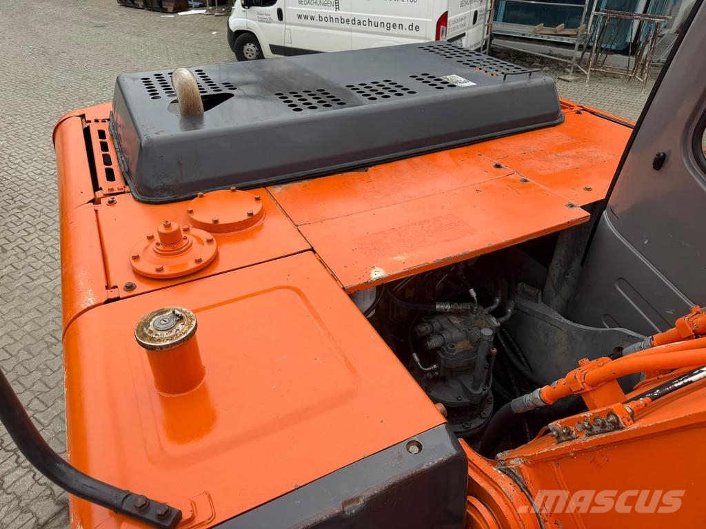 Hitachi ZX210 LC-1 . Telakaivukoneet