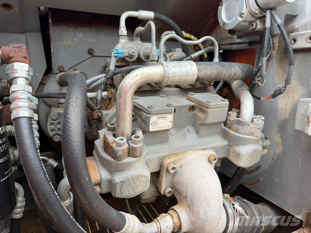 Hitachi ZX210 LC-1 . Telakaivukoneet