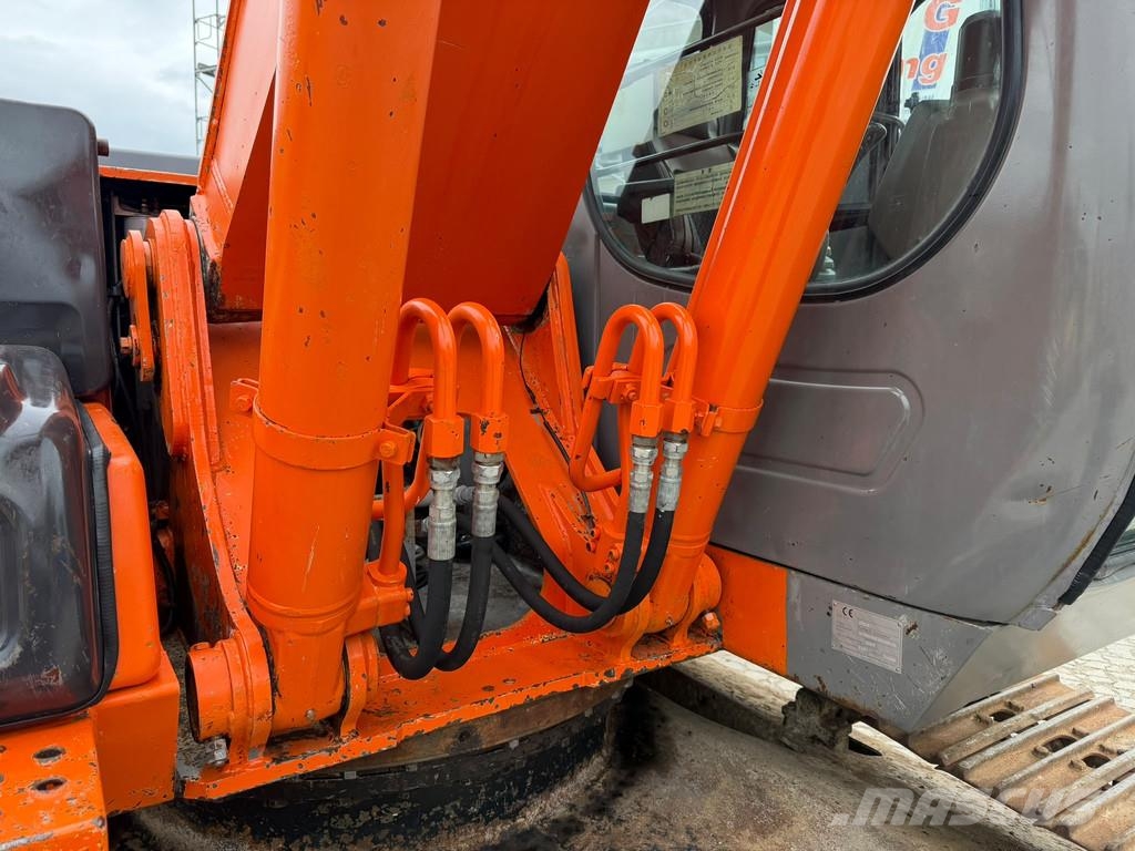 Hitachi ZX210 LC-1 . Telakaivukoneet