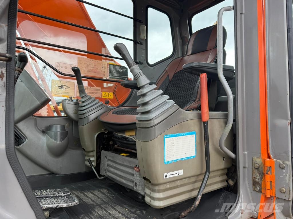 Hitachi ZX210 LC-1 . Telakaivukoneet