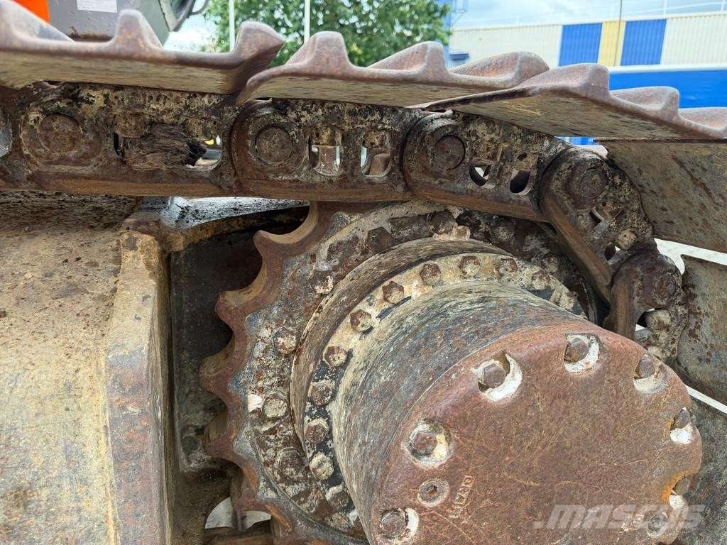 Hitachi ZX210 LC-1 . Telakaivukoneet