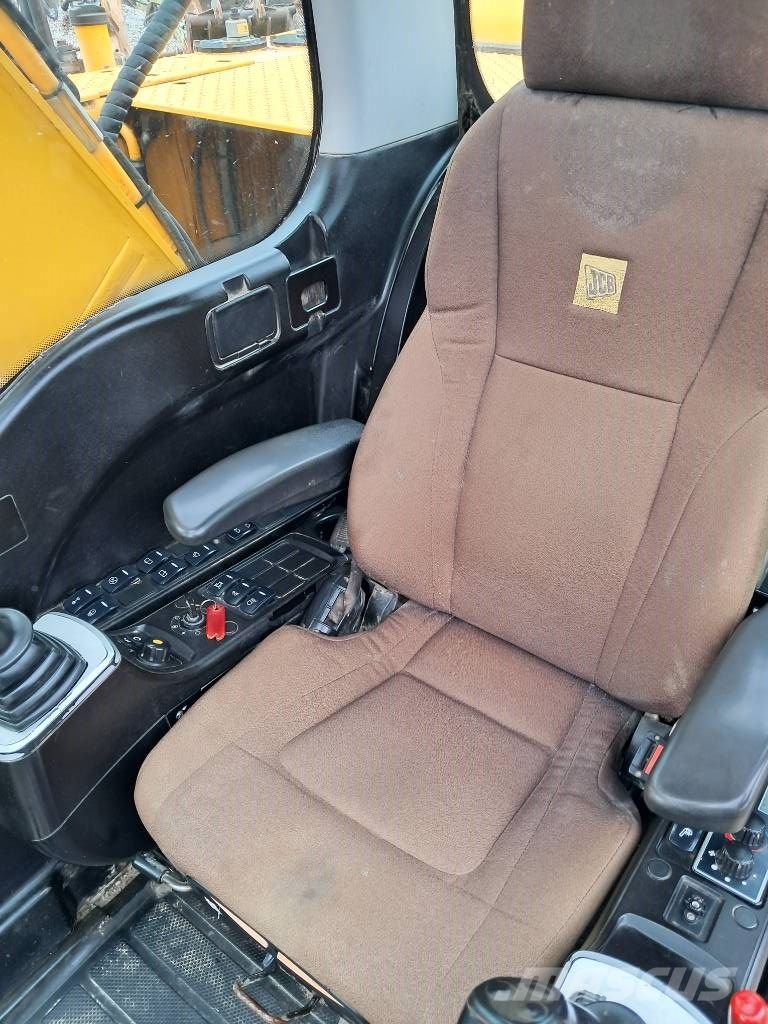 JCB JS 220 LC Rupsgraafmachines