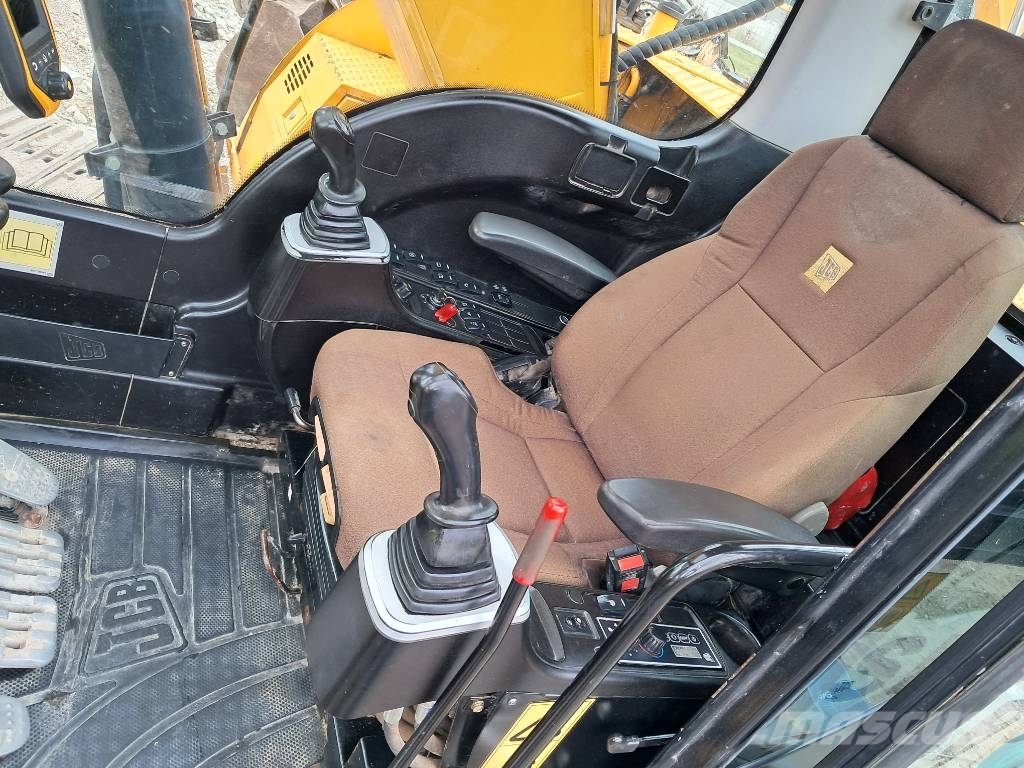 JCB JS 220 LC Rupsgraafmachines
