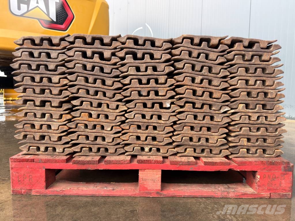 CAT 326 / 329 / 330 | Triple grouser 900mm Autres accessoires
