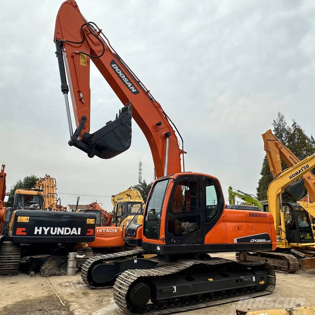 Doosan DX 225 LC Excavadoras sobre orugas