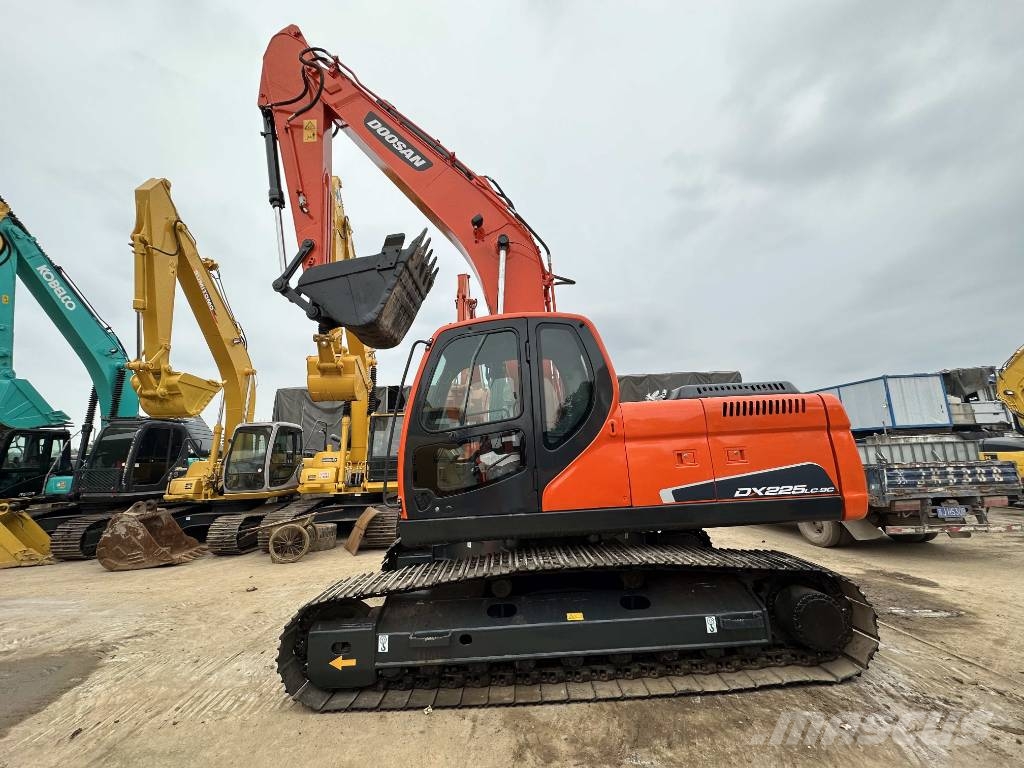 Doosan DX 225 LC Excavadoras sobre orugas