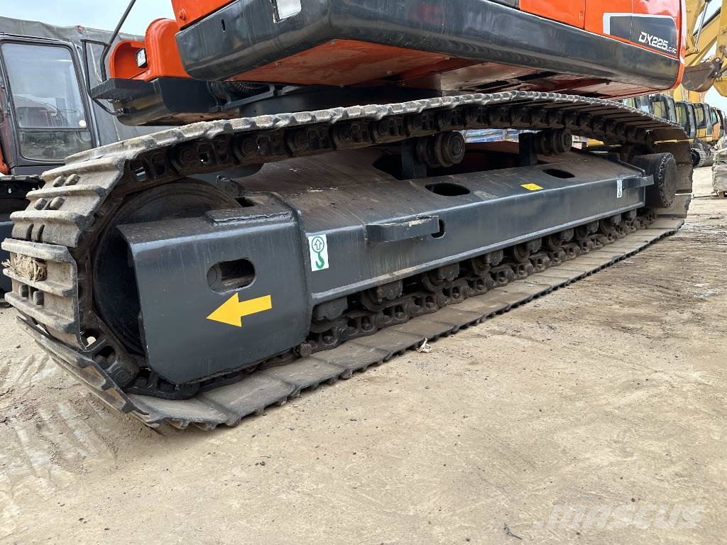 Doosan DX 225 LC Excavadoras sobre orugas
