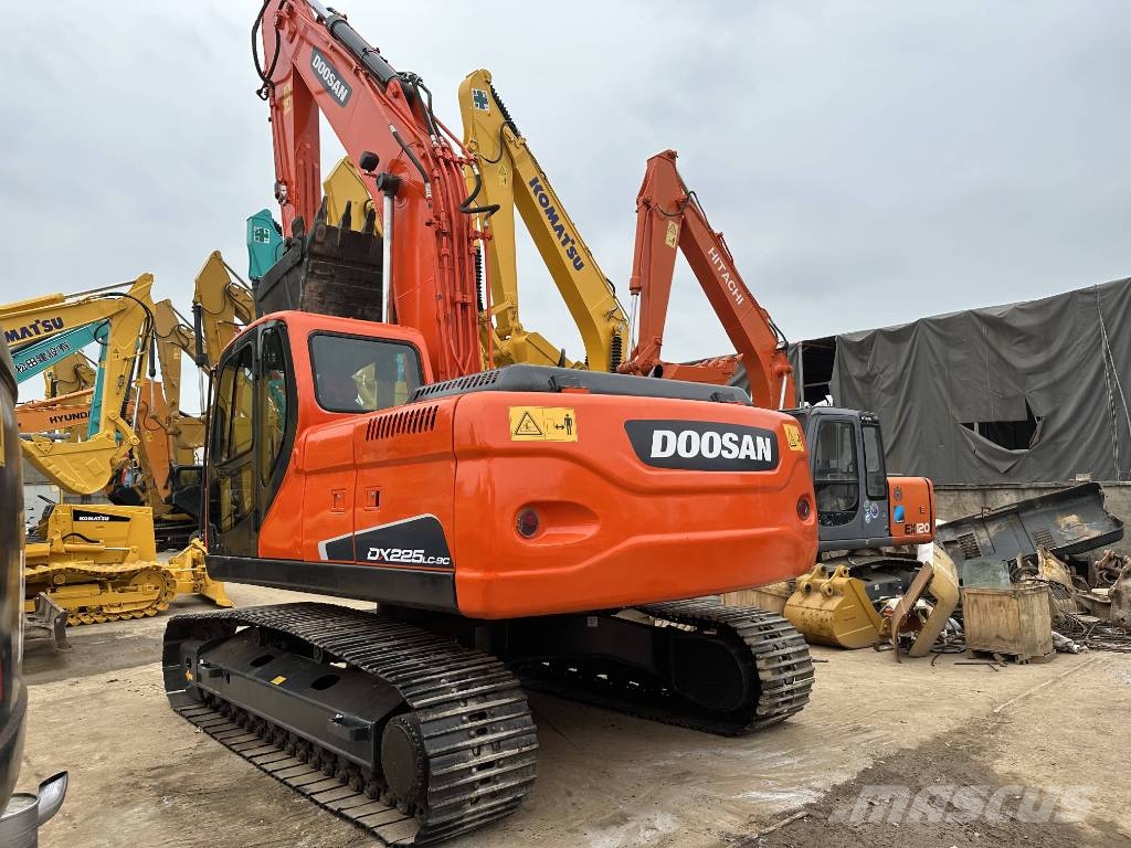 Doosan DX 225 LC Excavadoras sobre orugas