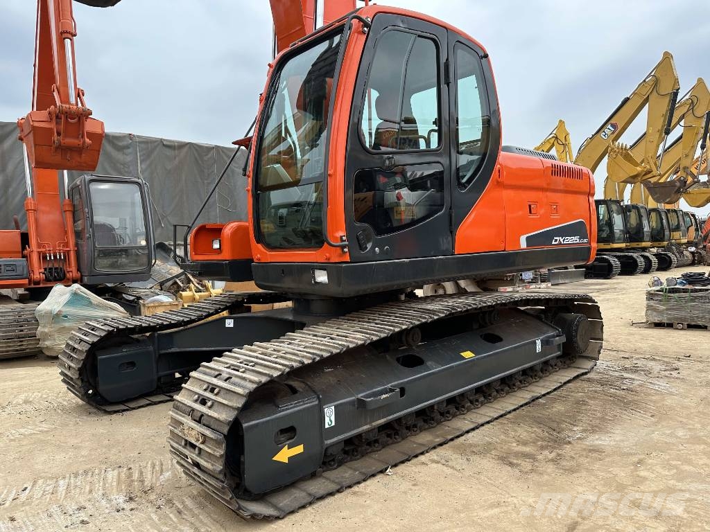 Doosan DX 225 LC Excavadoras sobre orugas