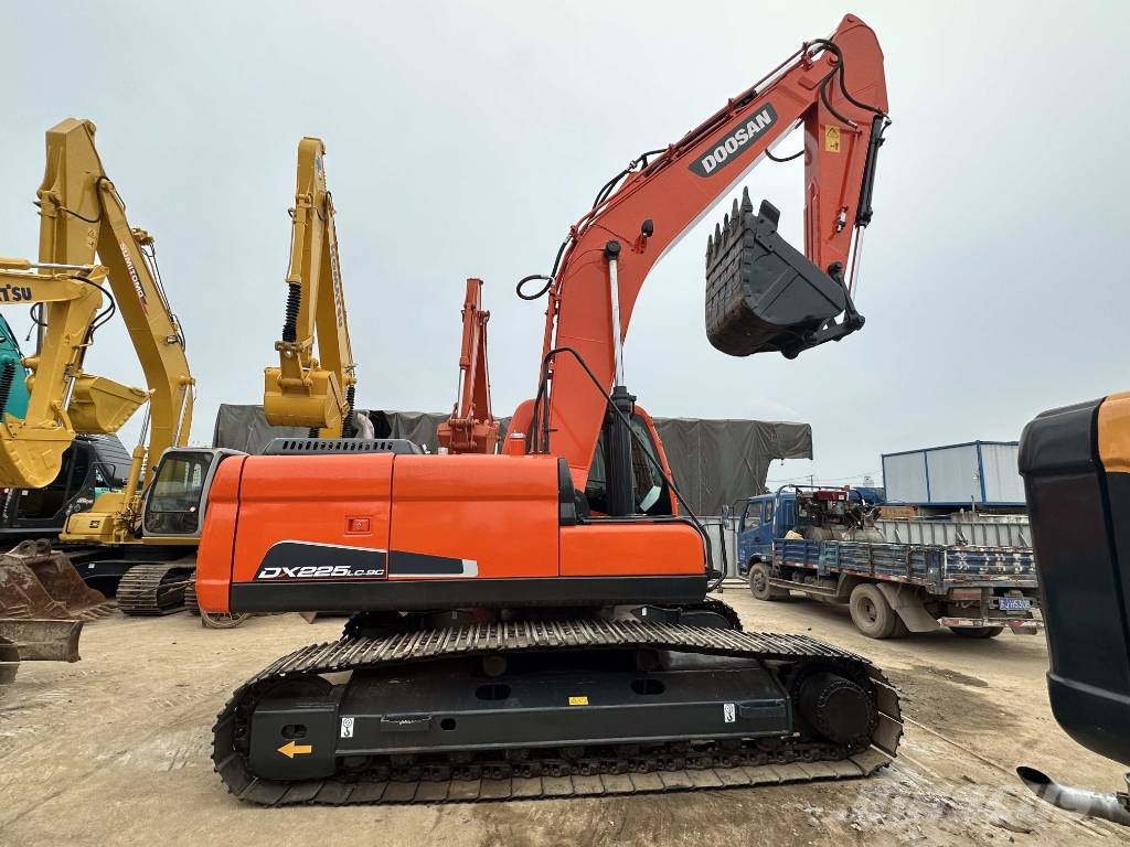 Doosan DX 225 LC Excavadoras sobre orugas