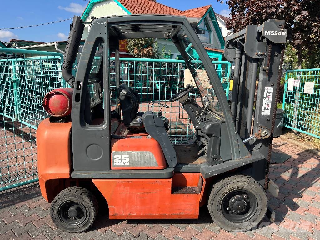 Nissan UD02-A25PQ V-2491 IO Gázüzemű targoncák