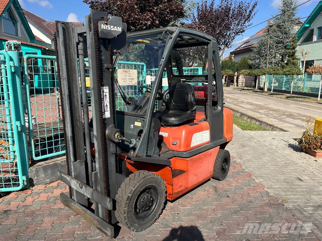 Nissan UD02-A25PQ V-2491 IO Gázüzemű targoncák