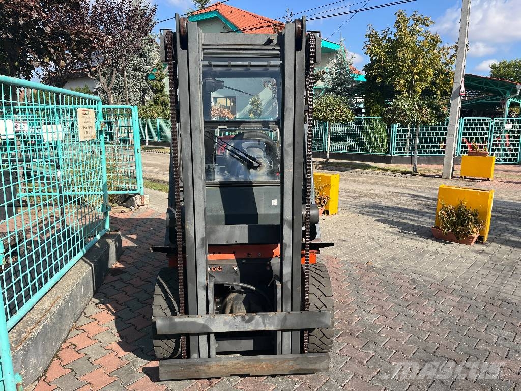 Nissan UD02-A25PQ V-2491 IO Gázüzemű targoncák