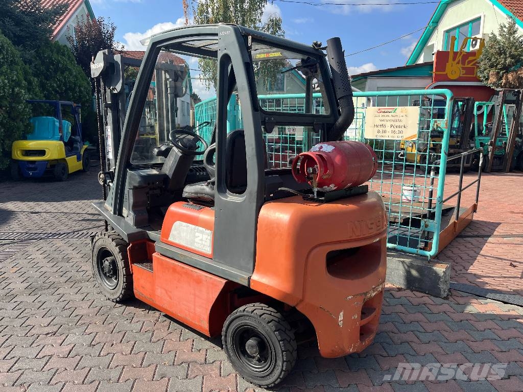Nissan UD02-A25PQ V-2491 IO Gázüzemű targoncák