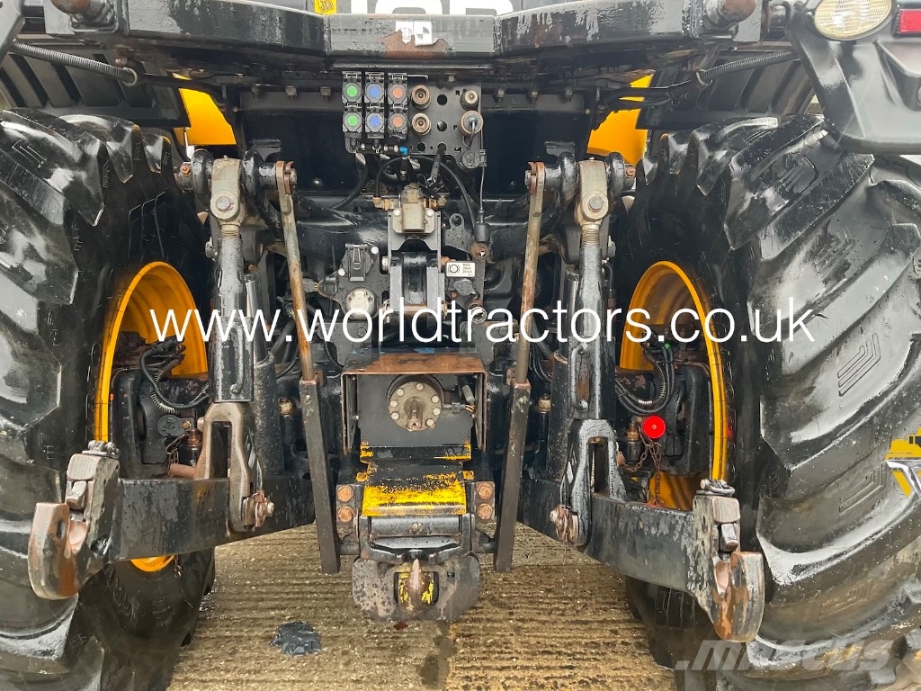JCB FASTRAC 4220 الجرارات