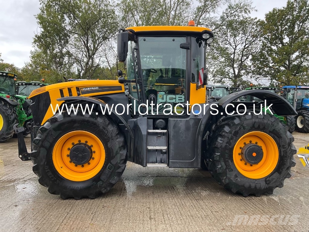 JCB FASTRAC 4220 الجرارات
