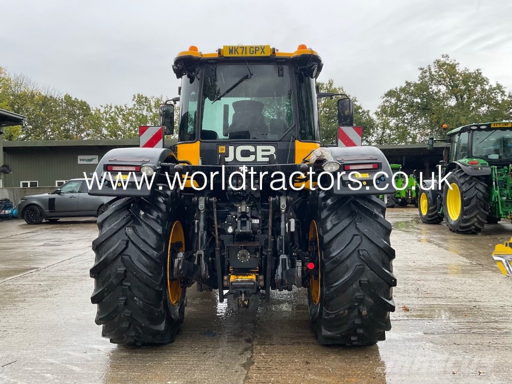 JCB FASTRAC 4220 الجرارات