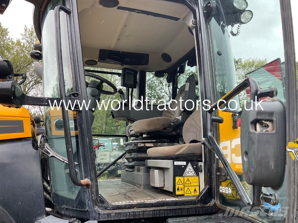 JCB FASTRAC 4220 الجرارات