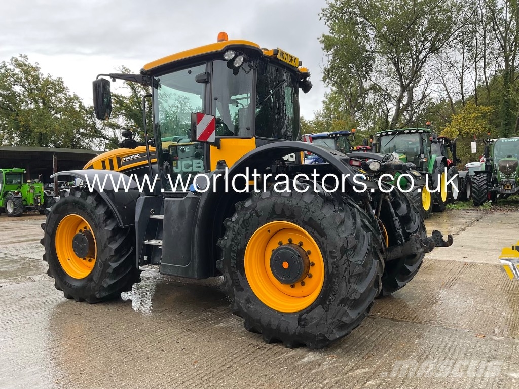 JCB FASTRAC 4220 الجرارات