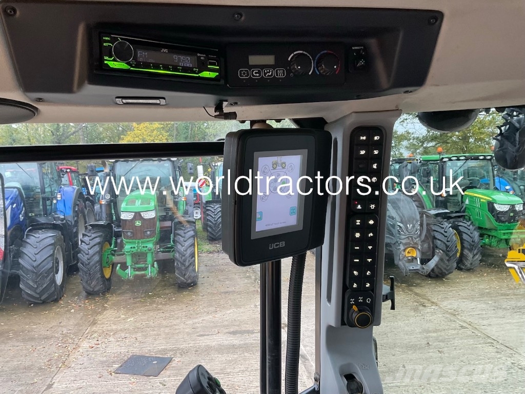 JCB FASTRAC 4220 الجرارات