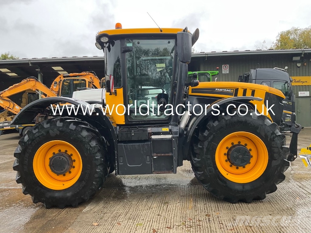 JCB FASTRAC 4220 الجرارات