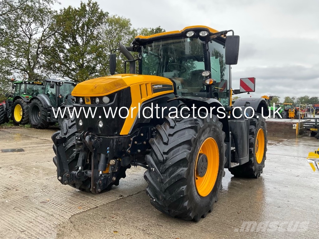 JCB FASTRAC 4220 الجرارات