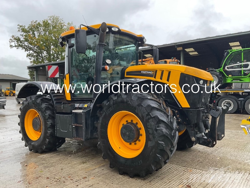 JCB FASTRAC 4220 الجرارات