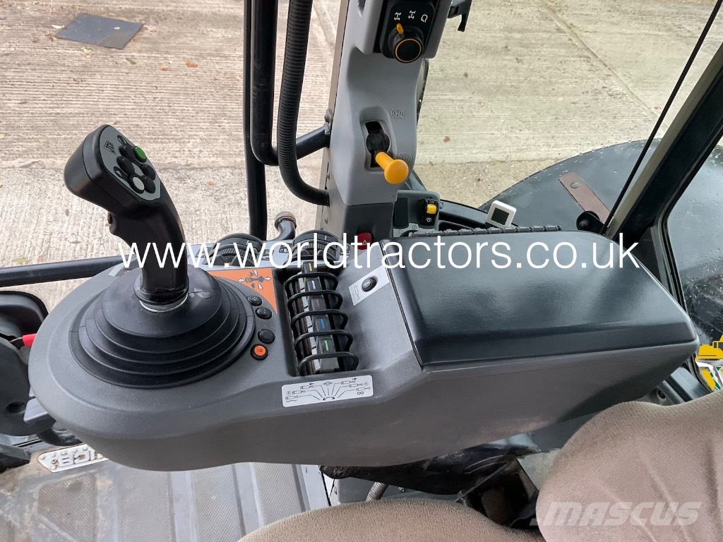 JCB FASTRAC 4220 الجرارات