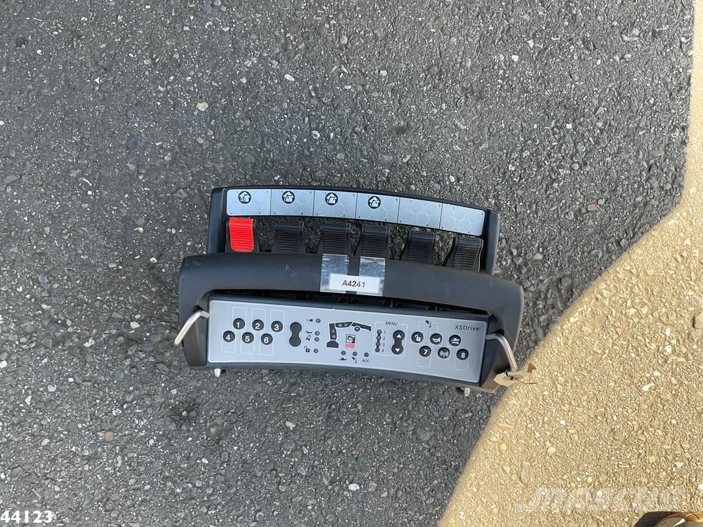 Volvo FM 420 8x2 Hiab 25 Tonmeter laadkraan Welvaarts la 吊鉤式起重車