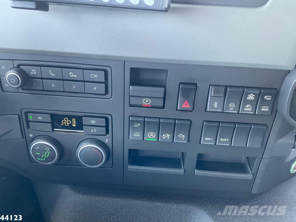 Volvo FM 420 8x2 Hiab 25 Tonmeter laadkraan Welvaarts la 吊鉤式起重車