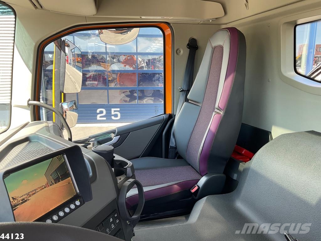 Volvo FM 420 8x2 Hiab 25 Tonmeter laadkraan Welvaarts la 吊鉤式起重車